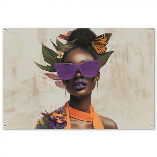 Tuinposter - Vrouw - Zonnebril - Vlinder - Bloemen