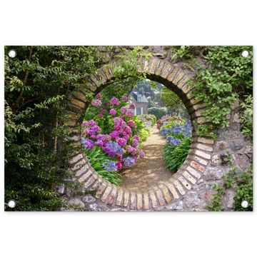 Bloemrijke tuinpoort