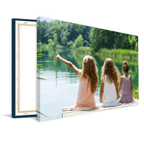 Tuinposter houten frame meisjes bij meer