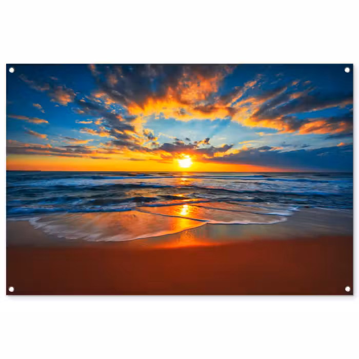Tuinposter - Vurige Zonsopgang aan Zee
