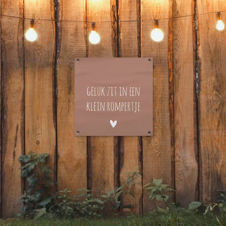 Tuinposter - Spreuken - Geluk zit in een klein rompertje - Quotes — 2