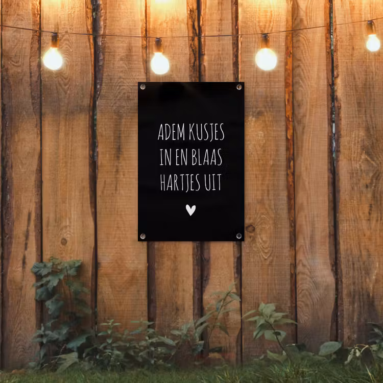 Tuinposter - Quotes - Adem kusjes in en blaas hartjes uit - Spreuken — 2